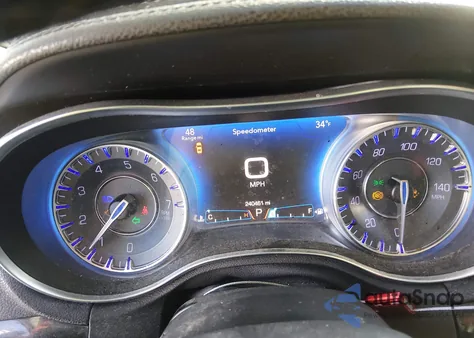 2015 Chrysler 300 Limited z USA, uszkodzony, nr VIN 2C3CCAAG2FH891794